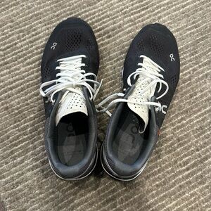 Women’s On Running Cloud Flow black/white/gray size 7.5